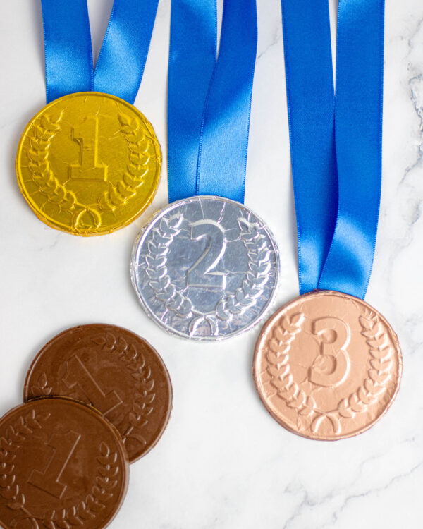 Medalha de Chocolate ao Leite com personalização padrão (1,2 ou 3) - Imagem 7
