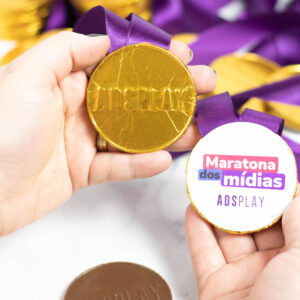 Medalha de Chocolate ao Leite com Personalização em Relevo