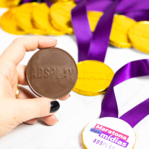 Medalha de Chocolate ao Leite com Personalização em Relevo