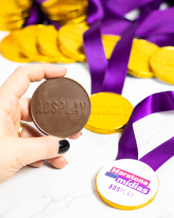 Medalha de Chocolate ao Leite com Personalização em Relevo